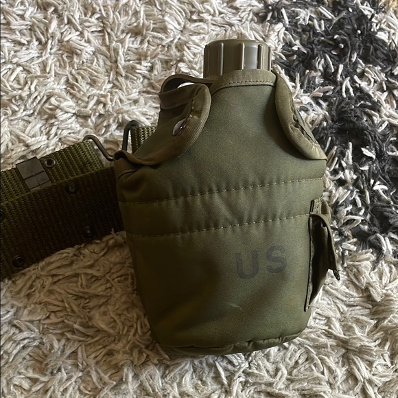 Green Rugged Belt Bag with Ergonomic Design - Picture 2 of 5